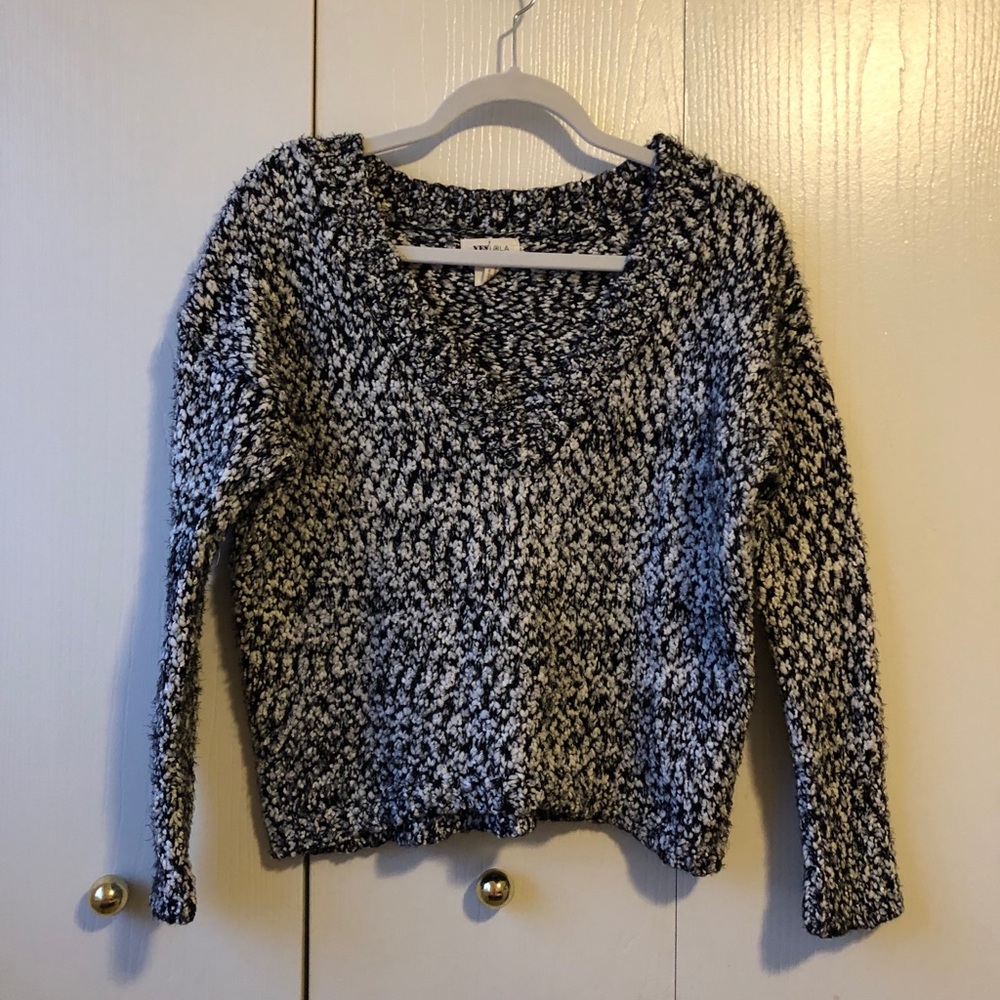 Fuzzy cropped sweater